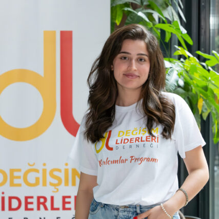 Azra Özkan – Esenlik Modülü Asistanı